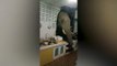 Tayland’da yiyecek arayan fil mutfak duvarını yıkarak eve girdi