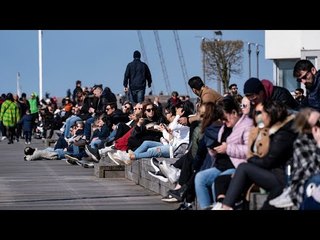 السويد تتجاهل كورونا وتترك الحياة تسير بشكل طبيعي لا يصدق #إرم_نيوز