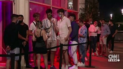 Barselona'da gece hayatı açıldı