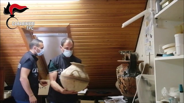 Carabinieri vanno in Belgio e restituiscono alla Puglia patrimonio archeologico, 800 pezzi donati al museo del Castello di Bari. È il più grande recupero per la regione e fra i più importanti d'Italia - VIDEO