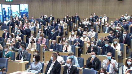 Premiê sueco perde voto de confiança