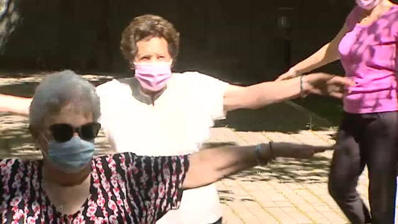 Los mayores madrileños vuelven a sonreír