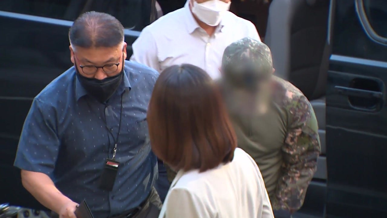 '여중사 강제 추행' 장 중사 구속 기소...공군 공보정훈실 압수수색 / YTN