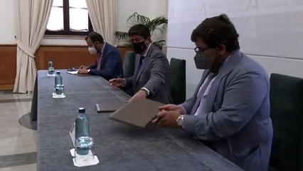 La Junta y Fahat firman un convenio para conocer la demanda turística y adaptar la oferta andaluza