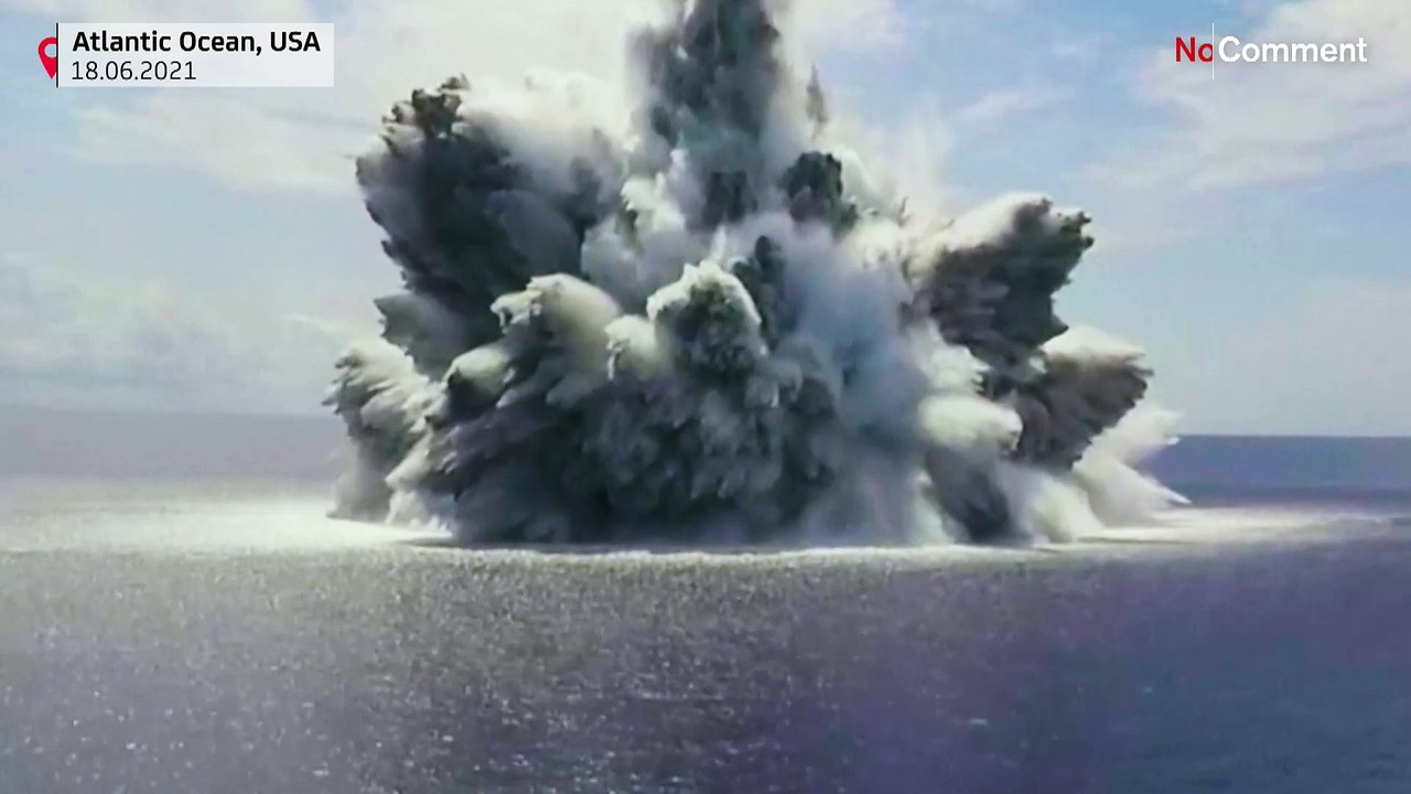Test de résistance aux explosions pour un porte-avions américain