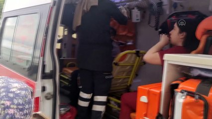 BURSA - Ambulansla otomobilin karıştığı kazada 4 kişi yaralandı