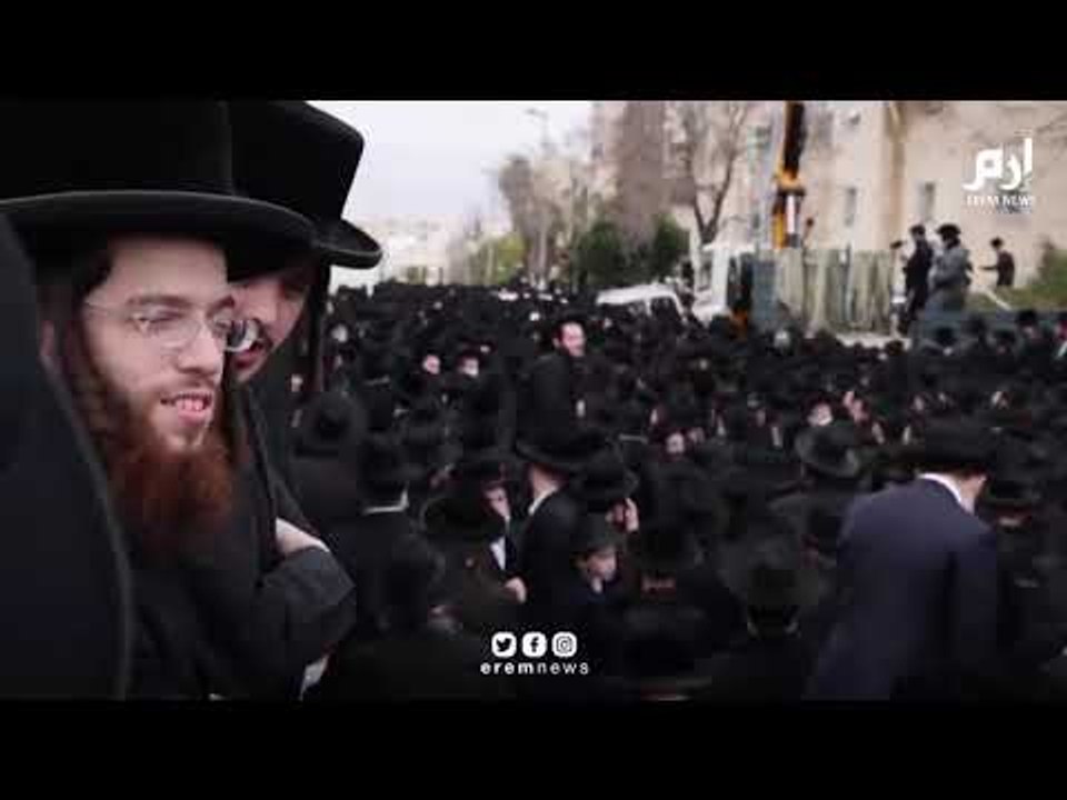 في تحدي لقرارات الإغلاق .. آلاف اليهود المتشددين يشيعون رجل دين   #إرم_نيوز