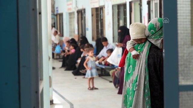 TAİZ - Yemen'in Taiz kentindeki doktorlar, bölgenin tek çocuk hastanesindeki sorunları protesto etti