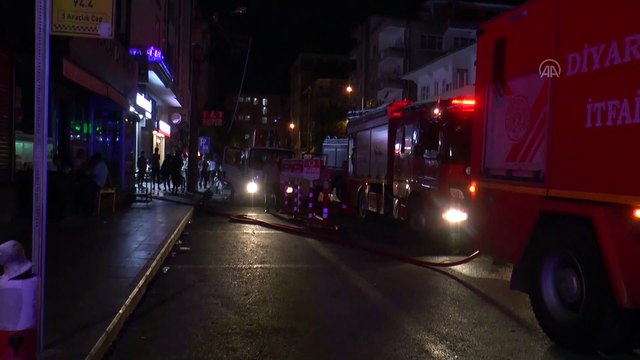 DİYARBAKIR - Apartmanın bodrum katında çıkan yangın hasara neden oldu