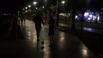 ANTALYA -  Rus turistlerin gezdirdiği 'evcil ördek' görenleri güldürdü