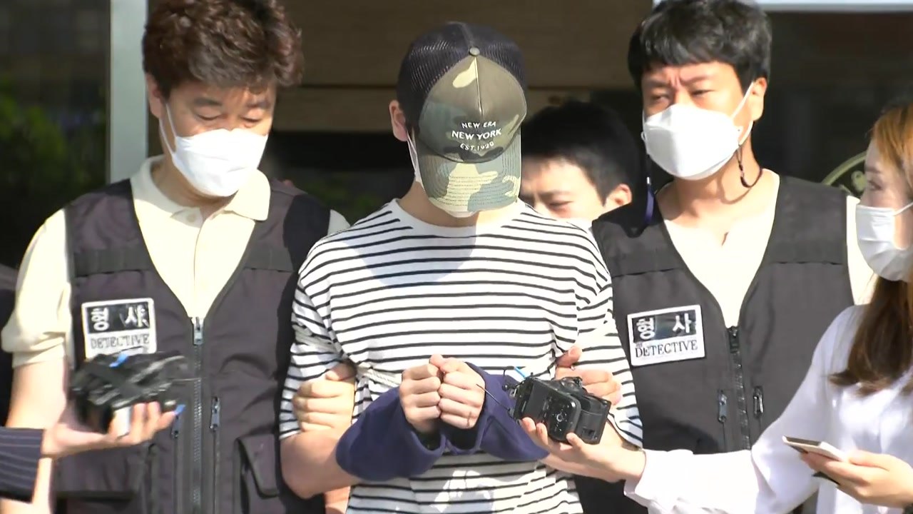 [현장영상] '오피스텔 감금·살인' 피의자 검찰 송치...질문에는 '묵묵부답' / YTN