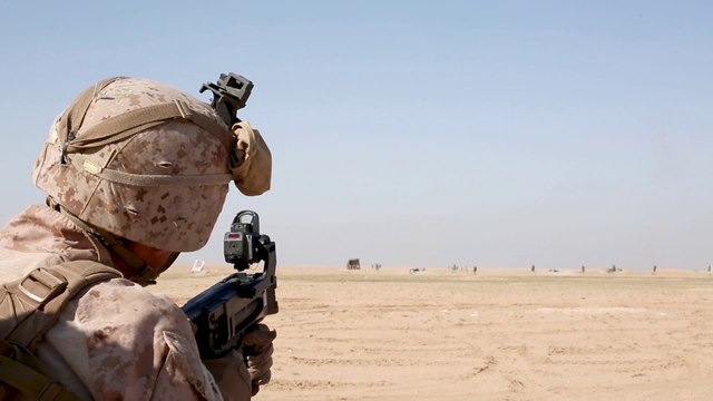 US Military News • US Marines & Sailors • Fire Movement Training • Amphibious Combat Rehearsal 2021