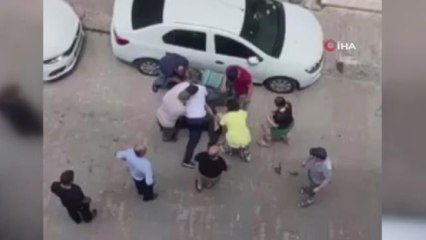 Bahçilevler'de iki aile sokak ortasında birbirine girdi