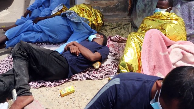 MEDENİN - Tunus açıklarında tekneleri arızalanan 178 düzensiz göçmen kurtarıldı