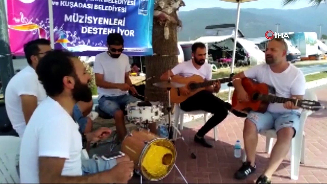 Aydın Büyükşehir ve Kuşadası Belediyesi müzisyenlere desteğini sürdürüyor