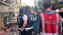 Onur Yürüşü'ne müdahale eden polis kafede oturan vatandaşı gözaltına aldı