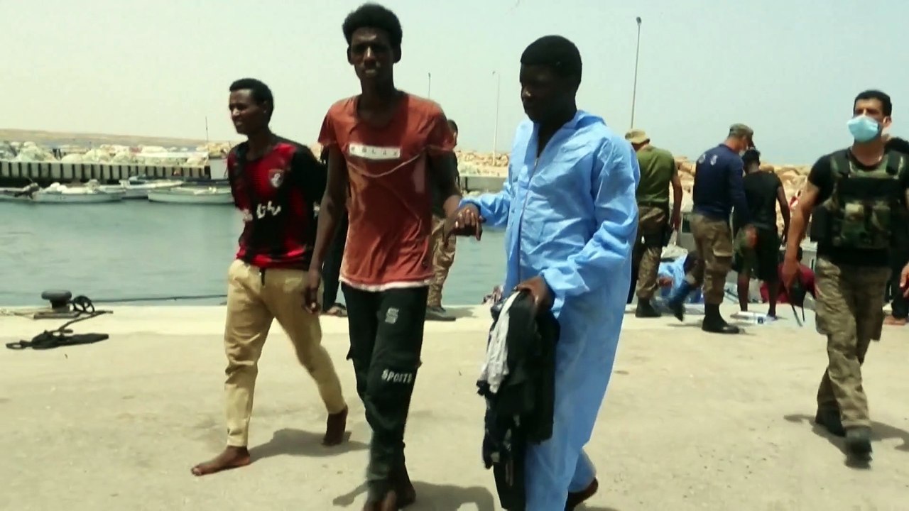 البحرية التونسية تنقذ أكثر من 170 مهاجرا حاولوا...