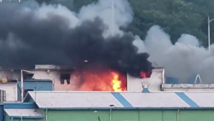 군산 건어물 창고서 불...인명피해 없어 / YTN