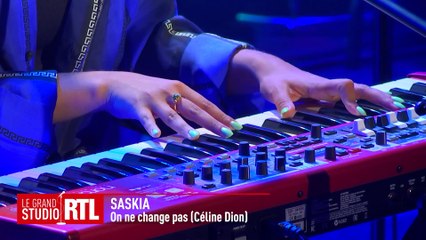 Saskia interprète "On ne change pas" dans "Le Grand Studio RTL"