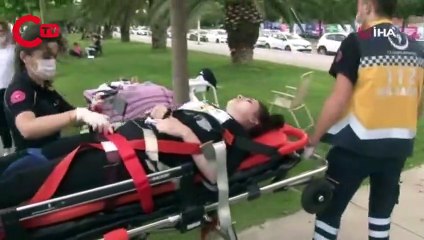 Elektrikli scooter süren sürücü, yayaya çarpmaktan kaçarken hastanelik oldu