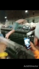 Milano, movida selvaggia: gara di tuffi... sui Navigli!
