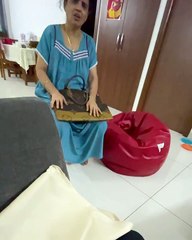 హ్యాండ్‌ బ్యాగ్‌కు రెండు లక్షలు! అషూ తల్లి ఫైర్‌!