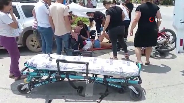 Motosikletli genç kız, ters yönden gelen araca böyle çarptı