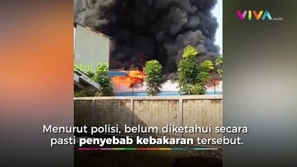 Kebakaran Besar di Pabrik Olahan Daging di Purwakarta
