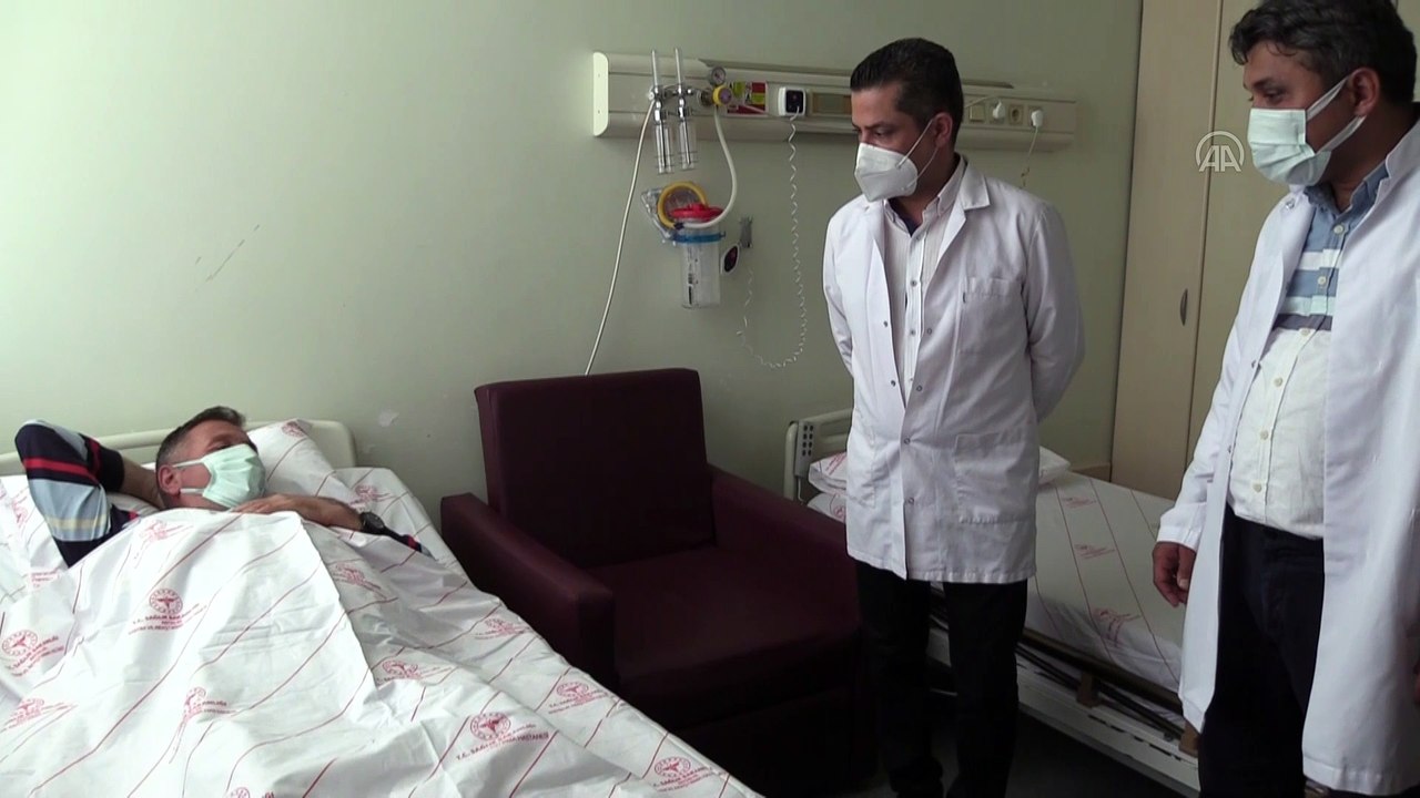 ANTALYA - Bir böbreğini kızına bağışlayan babanın 12 kilogramlık kitle oluşan diğer böbreği son anda kurtarıldı