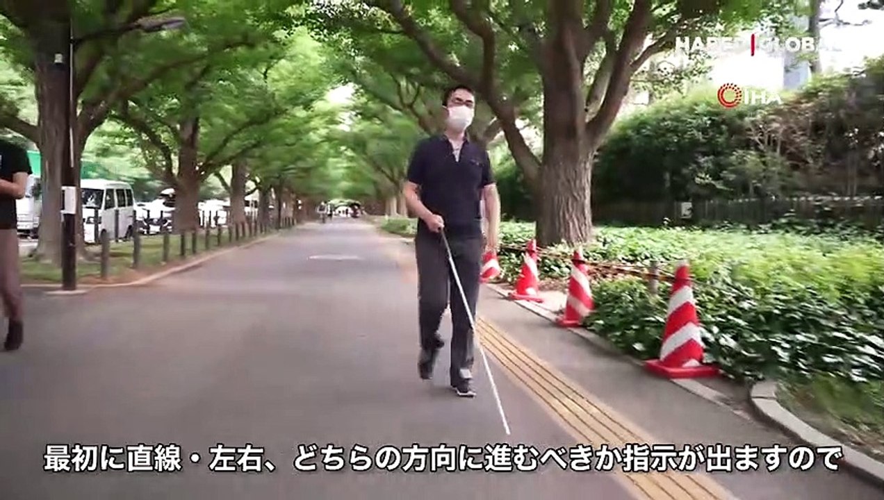 Görme engellilere yol gösteren ayakkabı üretildi