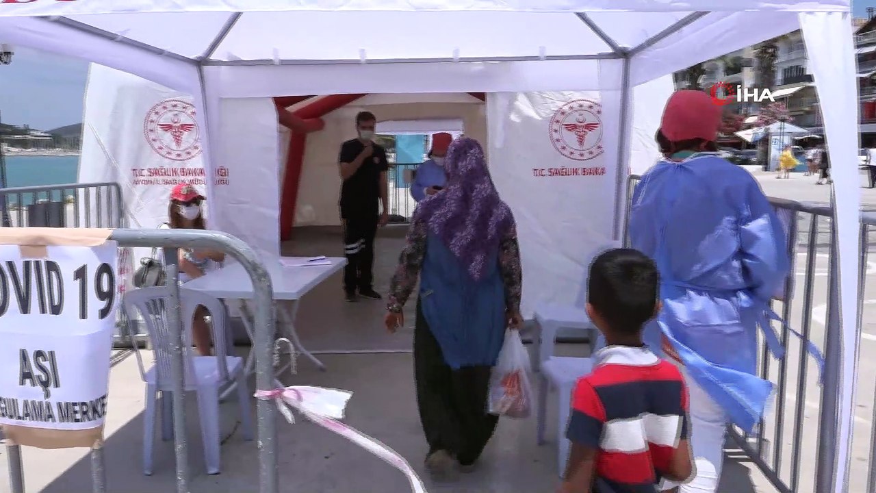 Kuşadası’nda aşı çadırı kuruldu