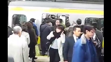 Japonlardan 'Metroya nasıl binilir?' dersi