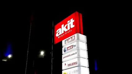AKİT önünde eylem yapan Kemalistler böyle karşılandı!