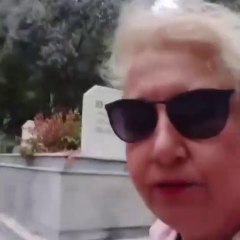 Eşimin eski eşinin mezarına geldik.