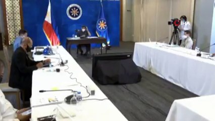 - Filipinler Devlet Başkanı Duterte: 'Ya aşı olursunuz ya da sizi hapse atarım'