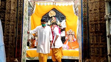 निर्जला एकादशी पर ठाकुरजी को धराया विशेष शृंगार