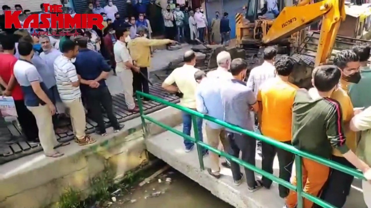 ‘Illegal’ structures, mostly footbridges, demolished in Pulwama