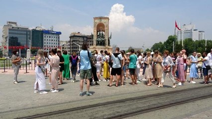 Taksim eski günlerine dönüyor: Kafileler akın akın geliyor