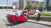 İSTANBUL - Sürüş eğitimi sırasında direksiyon hakimiyetini kaybeden sürücü kaza yaptı