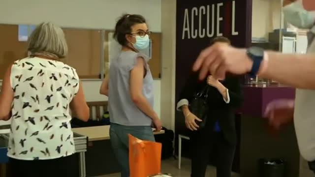 Juzgan en Francia a una mujer que mató a su padrastro por violarla