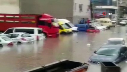 Ankara’da etkisini gösteren sağanak iş yerlerinin kullanılamaz hale gelmesine neden oldu