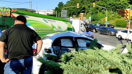 İSTANBUL - Beykoz'da trafik kazası: 1'i bebek 4 kişi yaralandı