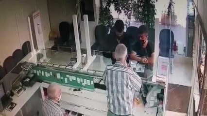 Kuyumcudan bilezik çaldıkları iddiasıyla 4 şüpheli yakalandı