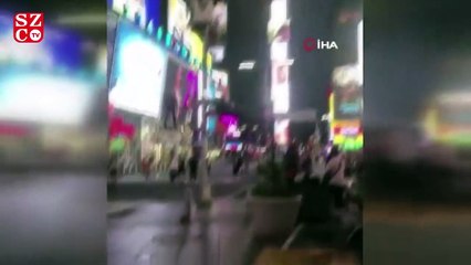 Times Meydanı'nda bir kişi "hoverboard" ile uçtu