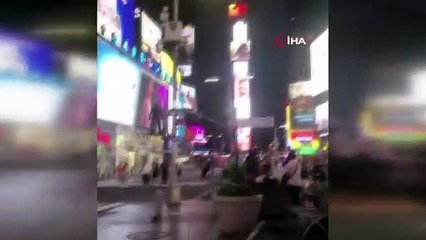 - Times Meydanı'nda bir kişi 'hoverboard' ile uçtu