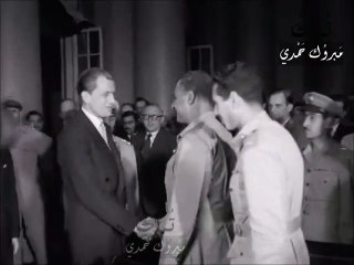 المشهد التاريخي لتوقيع جمال عبد الناصر اتفاقية الجلاء مع بريطانيا 1954