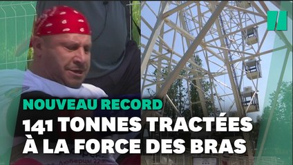 Ce Russe fait tourner une grande roue à mains nues et bat un record