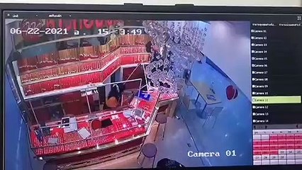 ชายชิงทองกลางห้างโลตัส อยุธยา