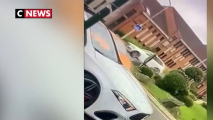 Pour célébrer un mariage, des invités bloquent l'autoroute avec une voiture de luxe