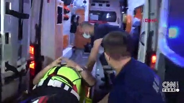 Alkollü sürücü polis noktasına daldı: 2'si polis 4 yaralı